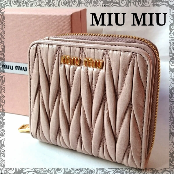 2017AW MIU MIU ミュウミュウスーパーコピー マトラッセ かわいい！ジッパー折りたたみ財布 5ML522